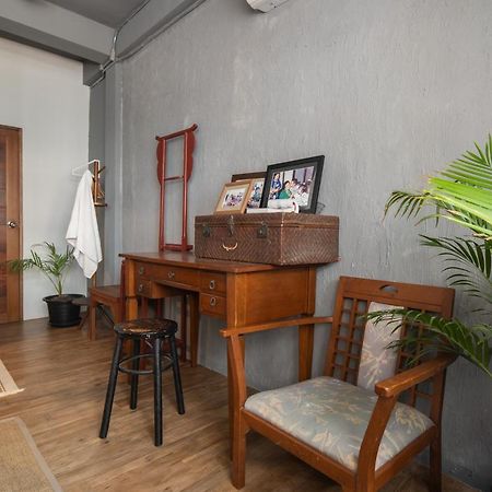 Better Moon Guesthouse Bangkok Bagian luar foto