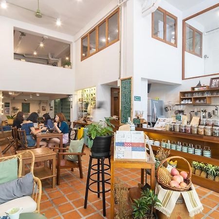 Better Moon Guesthouse Bangkok Bagian luar foto